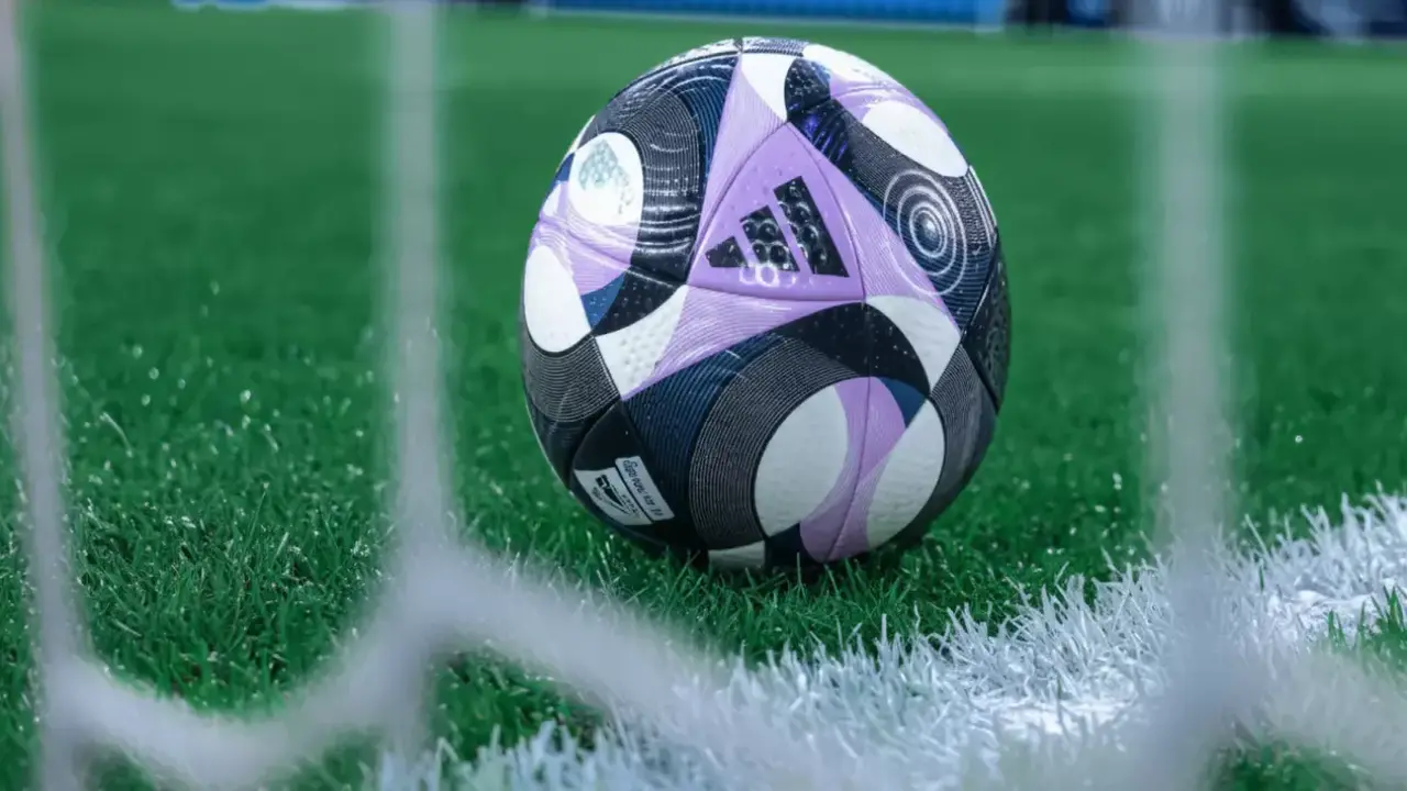 فيفا يحرّم ضمك من التعاقدات 18 شهراً ويضع النادي في أزمة غير مسبوقة